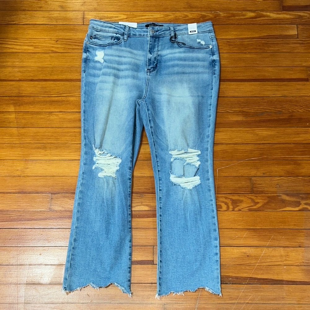 Judy Blue Distressed Straight crop Jeans